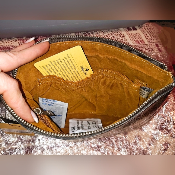 🎁Patricia Nash Cassini Tooled Turquoise Leather Wristlet Sz. M/L - Picture 5 of 5